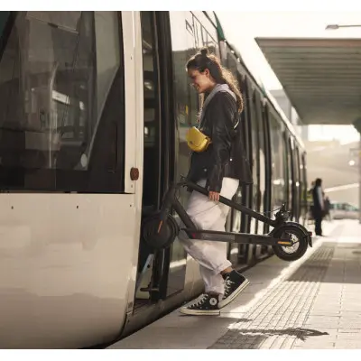 Электросамокат Xiaomi Mi Electric Scooter Essential Black Электросамокат Xiaomi Mi Electric Scooter Essential Black